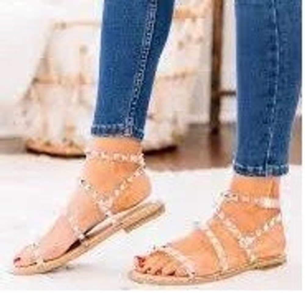 Steve Madden Travel Clear Studded Flat Gladiator Sandals Silver Pyramid Studs 8M